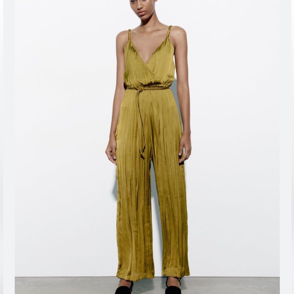 Wrinkled effect satin Zara jumpsuit